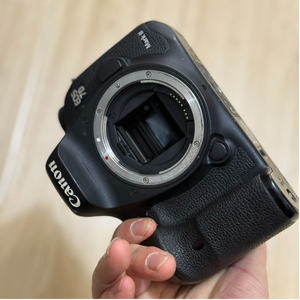 Boîtier d'appareil photo numérique <span class=keywords><strong>Canon</strong></span> EOS <span class=keywords><strong>7D</strong></span> Mark II robuste, idéal pour les reportages en extérieur et la prise de vue rapide - Product Image 2