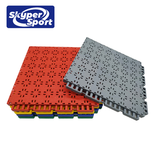 Baldosas de Suelo Entrelazadas de Caucho TPE/TPV para Canchas Deportivas o de Baloncesto, con Logotipo Personalizado, Líneas Blancas y Acabado Cepillado - Product Image 1