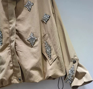 <span class=keywords><strong>Chaqueta</strong></span> Casual Holgada de Invierno 2026 con Cuello Vuelto, Manga Larga, Transpirable, Abotonada y con Tachuelas de Diamantes - Product Image 6