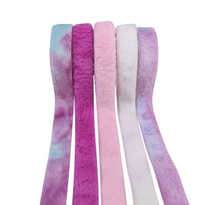 Nastro in Finta Pelliccia di Lusso 38mm - Morbido Tessuto Peluche per Accessori d'Abbigliamento, Fai-da-Te e Decorazioni Festive - Product Image 1