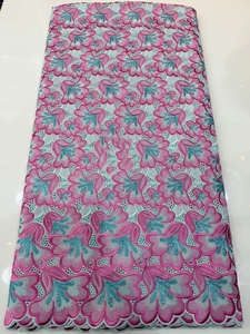 Nuovo Tessuto in Pizzo Guipure Svizzero con Applicazioni in Cotone, Motivo Floreale Traforato e Ricamo in Voile - Product Image 2