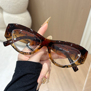 Nouvelles Lunettes Anti-Lumière Bleue Tendance Style Punk Oeil de Chat Monture Complète Sans Outil de <span class=keywords><strong>Maquillage</strong></span> Personnalisées pour <span class=keywords><strong>Femme</strong></span> - Product Image 4