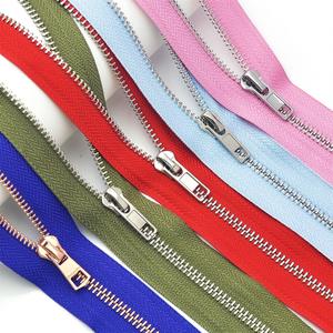 Fermeture à glissière en métal à capuche fermeture à glissière Cremallera Fermuar Custom 10 # Brass Roll Jacket Bag Metal Zip Fermetures à glissière en métal pour fermetures - Product Image 1