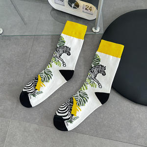 ถุงเท้าผ้าฝ้ายพิมพ์ลายสีน้ำมันสไตล์สปอร์ตลายดอกไม้ยืดหยุ่นและระบายอากาศได้ดี - Product Image 3