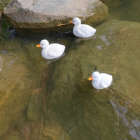 Vente en gros de sculptures en résine LIFA Little Yellow Duck, décoration flottante pour étang, ornement extérieur, motif animal fait main et peint à la main