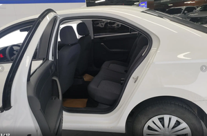 Voitures d'<span class=keywords><strong>occasion</strong></span> <span class=keywords><strong>Santana</strong></span> 2021 1.5L Automatique SAIC VVW 4 portes 5 places Berline Essence Traction avant Voitures d'<span class=keywords><strong>occasion</strong></span> Véhicules d'<span class=keywords><strong>occasion</strong></span> Voitures d'<span class=keywords><strong>occasion</strong></span> pas chères à vendre - Product Image 5