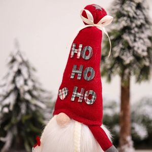 Gnomes de Noël lumineux à LED avec <span class=keywords><strong>NOEL</strong></span> et HO HO HO Chapeaux lettrés assis sur une voiture vintage Couleur rouge gris Décoration festive - Product Image 4