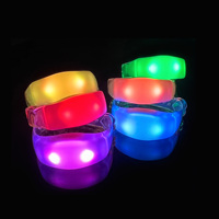 Bracelet lumineux en silicone Longstargift activé à distance pour les festivals de musique, les événements de danse, les commandes de marchandises sous marque privée