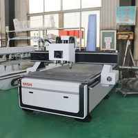 Multifunktionale 1325 CNC-Fräsmaschine mit Oszillierendem Messer zum Schneiden von Holz, Acryl, PVC und Schaumstoffplatten in Peru