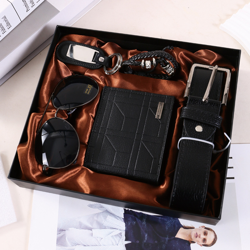 M3218-4 - Billetera + Gafas + Cinturón + Pulsera + Llavero + Caja de Regalo