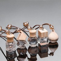 Diffuseur de voiture miniature en gros 3ml 5ml 8ml 10ml, flacon diffuseur de voiture avec couvercle en bois à suspendre pour l'aromathérapie automobile
