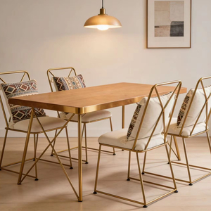 Ensemble <span class=keywords><strong>de</strong></span> table et <span class=keywords><strong>chaises</strong></span> à manger en bois sculpté moderne, 5 pièces, avec <span class=keywords><strong>chaises</strong></span> rembourrées à accents dorés et pieds en acier inoxydable doré - Product Image 1