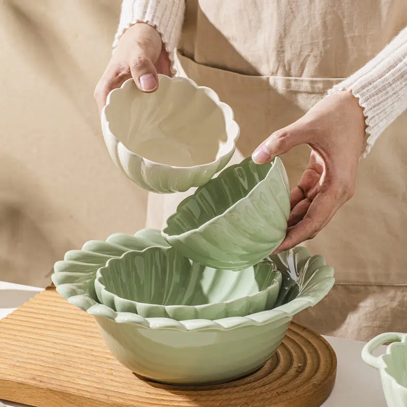 Neue angepasste niedliche Form solide Farbe Wärmedämmung feine glatte Keramik Schüssel für den Gebrauch in der Küche