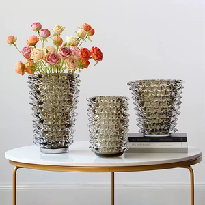 Rylava प्रकाश लक्जरी हस्तनिर्मित कला कॉफी रंग त्रिभुज प्राइसम कांटा डिजाइन ग्लास वेस - Product Image 1