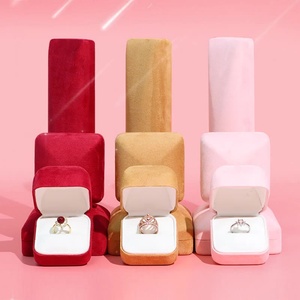 Caja de Joyería Ecológica de Microfibra Neutral Personalizada para Anillos, Aretes y Collares, Estructura de Hierro, Caja Roja de Terciopelo para Joyería de Oro - Product Image 3