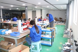 เครื่องพิมพ์แผ่นซิลค์สกรีนดิจิตอลแบบไม่ต้องใช้ฟิล์ม550A ได้รับการรับรอง CE 100-240V 400x600มม. พื้นที่พิมพ์โลโก้ไฟฟ้า - Product Image 4