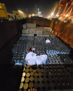 petroleum <b>bitumen</b> 90/15 penetration grade <b>bitumen</b> for tarmec Iron Drum Packed China Factory Direct - Product Image 6