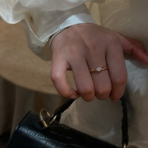 Anillo de Plata Pura S925, Anillo de Lujo Ligero con un Solo Diamante Suspendido en Forma de U, Anillo de Moda con Temperamento de Nicho de Lujo Suave - Product Image 2