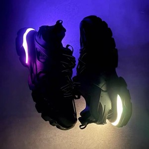 Chaussures LED lumineuses unisexes à semelle épaisse, en cuir véritable et maille, pour couple, toutes occasions - Product Image 3