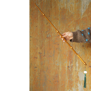 Pointeur en bambou fait main, artisanat en bambou massif, style chinois avec pompon pour manipuler et jouer - Product Image 2