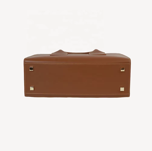 Sac fourre-tout en cuir PU pour ordinateur portable élégant pour femmes, sac à bandoulière avec logo personnalisé, fermeture à glissière, cartable à la mode pour voyage ODM - Product Image 4