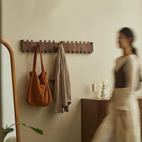 Porte-manteau mural en bois naturel pour entrée, avec crochets rabattables pour suspendre manteaux et sacs