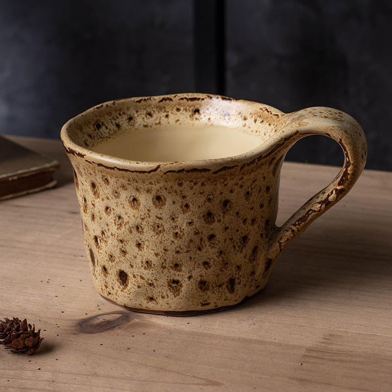 Mini tasse de petit-déjeuner cuite au four à motif léopard jaune