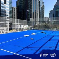 Terrain de padel extérieur flexible avec toit ouvrant et fermant, panoramique, avec toit en tente