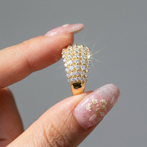 Anillo de cóctel de lujo para mujer, chapado en oro de 18 quilates, con moissanita, engaste pavé, corte brillante redondo, banda de plata 925, joyería de boda - Product Image 6