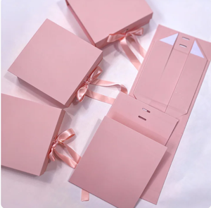 Boîte cadeau rose de luxe avec fermeture à ruban magnétique, faible MOQ personnalisé, stock disponible pour livraison rapide, pour les petites entreprises de cosmétiques - Product Image 2