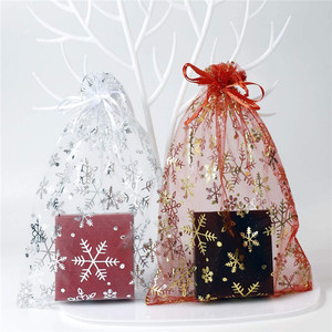 Flocon de neige estampage à chaud Organza Sac de gaze Emballage cadeau de Noël avec design Eugen élégant - Product Image 1