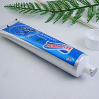 Dentifrice blanchissant à la menthe originale 130g pour une haleine fraîche naturelle, des dents propres et saines, réduit la plaque dentaire, fabrication OEM