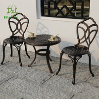 Mesas y sillas de aluminio fundido de metal populares para exteriores, mesa de aluminio fundido de café con dos sillas para jardín