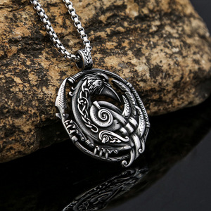 Yunnique – collier avec pendentif corbeau Viking en acier inoxydable pour hommes, bijoux à thème animal, couleur acier, chaîne de 3.0x60CM - Product Image 1