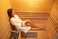 Rumah Sauna uap Cedar luar ruangan tradisional ramah lingkungan fungsi uap kering 2 orang dengan kit dan kompor kayu merah padat