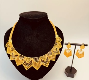 <span class=keywords><strong>Set</strong></span> di Gioielli di Lusso Placcati in Oro 24k, Stile Africano, Impermeabile, Collana e Orecchini alla Moda - Product Image 6