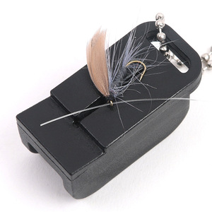 Enhebrador de anzuelos para pesca con mosca, soporte magnético para tippet con almacenamiento de moscas para accesorios de pesca en agua dulce - Product Image 1