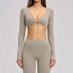 Nouveau T-shirt de sport pour femme, sexy, à col en V profond, coupe ajustée, respirant, ultra-doux, léger, uni, à manches longues, coupe courte devant - Product Image 5