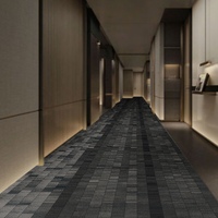 Moquette imprimée en nylon 6 ignifuge, directement de l'usine, pour projets de revêtements de sol hôteliers, rouleau de 50 m de long, 3 largeurs, tapis flexible en largeur.
