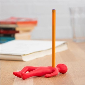 Porte-stylo fantaisie en forme de poupée Vaudou, support de stylo de bureau amusant en forme de personne rouge, cadeau de bureau créatif pour soulager le stress - Product Image 1