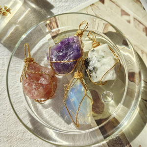 प्राकृतिक क्रिस्टल लटकन कच्चे क्रिस्टल पत्थर सुलेमानी नीलम किसी न किसी गुलाब क्वार्ट्ज लटकन - Product Image 4