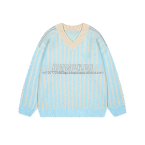 เสื้อสเวตเตอร์คอวีลายทางแนวตั้งสไตล์วินเทจสำหรับผู้หญิง แบรนด์แฟชั่น ทรงหลวม สวมใส่สบาย ลายพิมพ์สปอร์ต ถักนิตติ้ง - Product Image 4