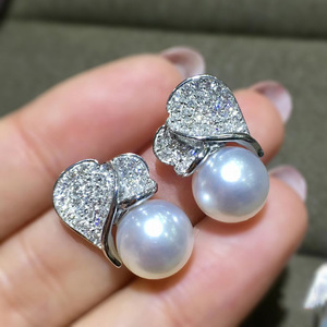 Orecchini a Perno a Forma di Foglia Delicata per Donne, Aspetto Perla, Eleganti Gioielli per Orecchie alla Moda - Product Image 1