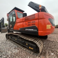 Excavadora de cadenas Doosan DX225LCA de 22 toneladas de alta calidad, con pocas horas de uso, pintura original, bomba Kawasaki usada de bajo consumo.