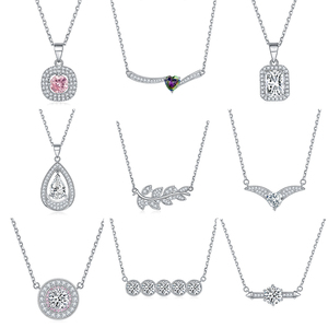 Collane con Ciondolo in Argento Sterling 925 Placcato Oro Bianco con Zirconi Multipli di Alta Qualità per Donne - Product Image 1