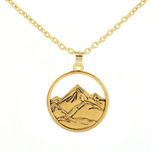 Collana 304 in acciaio inossidabile placcato oro 18K ciondolo "urano di montagna" <span class=keywords><strong>per</strong></span> coppie Non sbiadito zircone <span class=keywords><strong>romantico</strong></span> <span class=keywords><strong>regalo</strong></span> <span class=keywords><strong>per</strong></span> amanti - Product Image 1