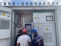 Solution de conteneurisation de batteries C&I avec intégration de distribution d'énergie PCS EMS, de refroidissement et de protection incendie