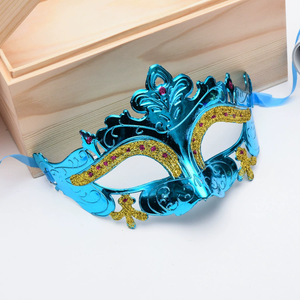 Masque de fête plaqué or brillant, accessoires de mariage, masque de mascarade, masque de Mardi Gras, masques de mascarade vintage, masques anciens, masques vénitiens - Product Image 6