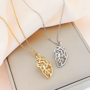 Collana Girocollo Medica con Ciondoli a Forma di Cuore Anatomico in Acciaio Inox per Infermiere e Dottori - Product Image 2