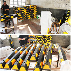 Nuovo Design 500mm cordoli di parcheggio in gomma plastica per <span class=keywords><strong>auto</strong></span> per <span class=keywords><strong>Garage</strong></span> e parcheggio paraurti paraurti in gomma parcheggio - Product Image 5